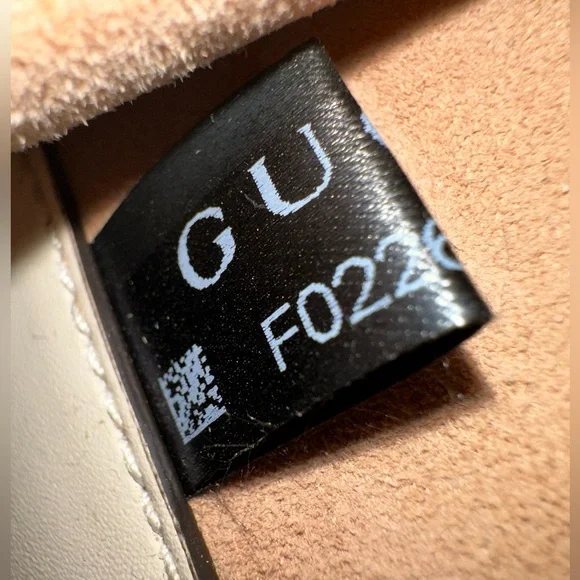 Gucci cream leather oversized clutch never used - Picture 10 of 13